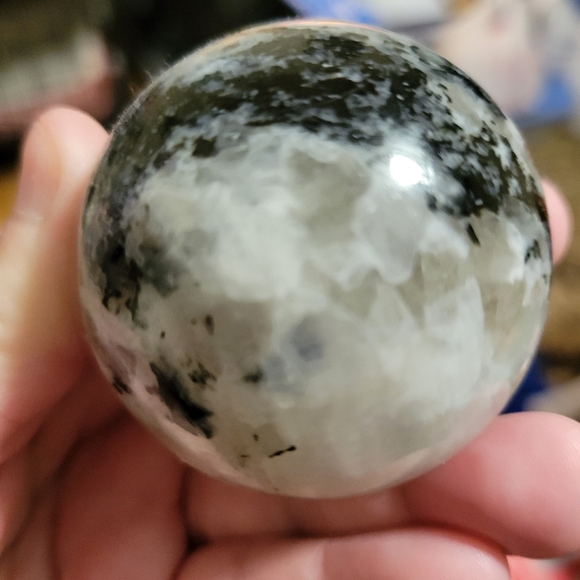 Rainbow moonstone sphere - Picture 2 of 2